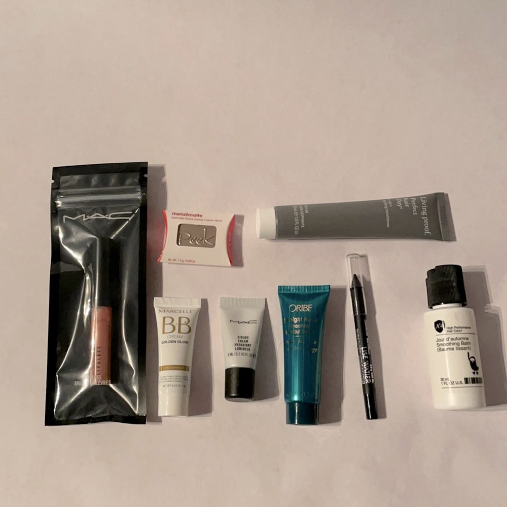 Set of eight makeup samples